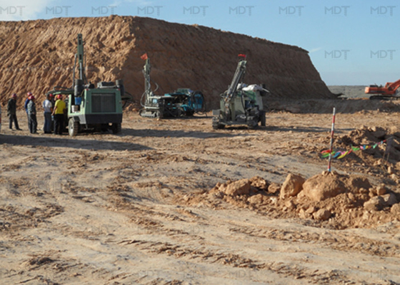 Rig Pengeboran Perayap Hidraulik Kedalaman 30m Mesin Pengeboran DTH